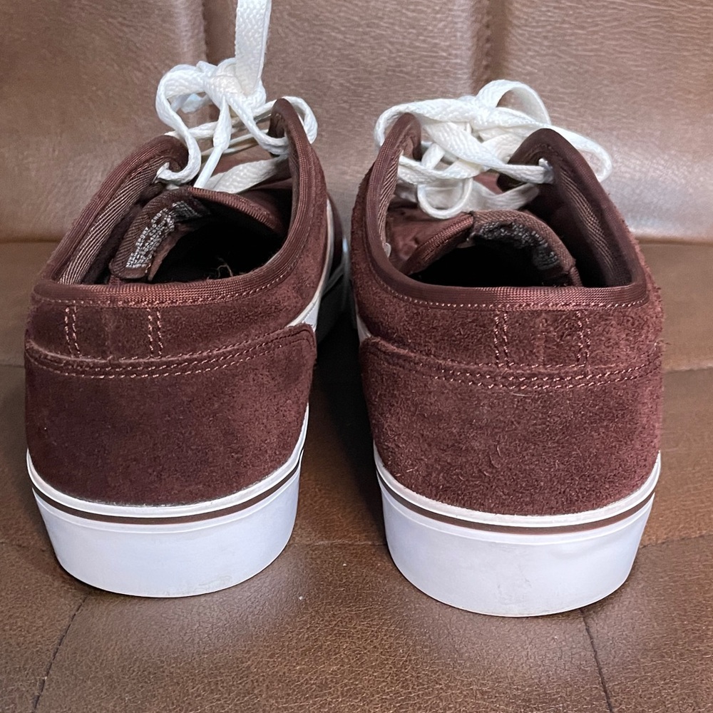 Nike Low Top Skate Men's Maroon and White Sneakers - Picture 6 of 11